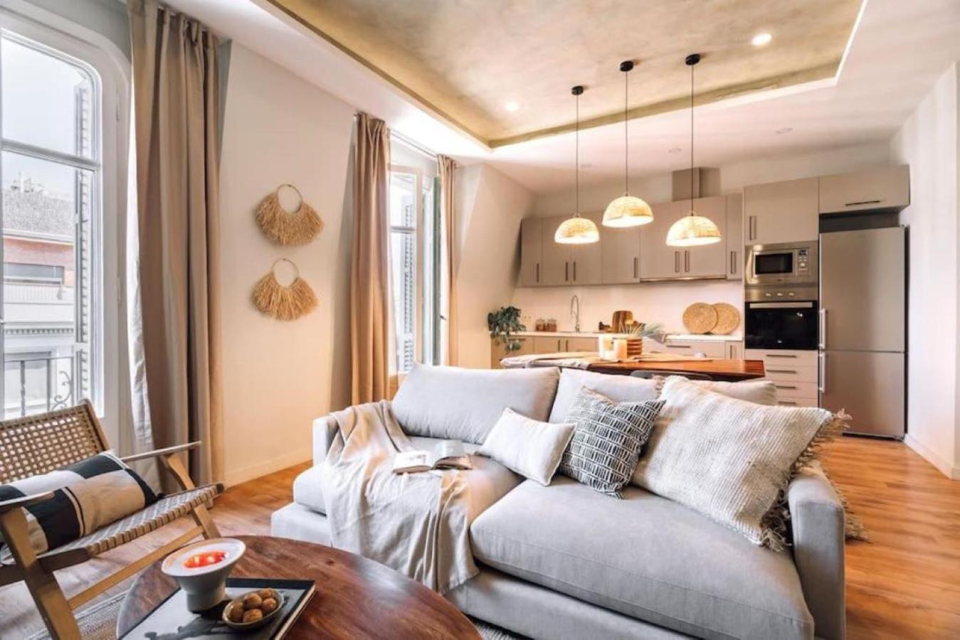 Salonga - 1 Bedroom And Balcony In Eixample Esquerra 바르셀로나 외부 사진